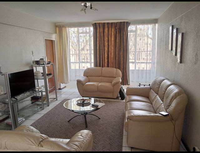 2 BEDROOM SECTIONAL TITLE FOR SALE IN PARKDENE